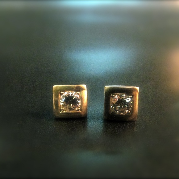 14k gold 0.70ct diamond earrings.